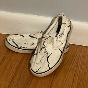 Kids Gap slip on like vans size 13 kids. Age 5-6.5 like new.